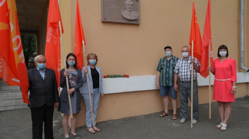 Забайкальские коммунисты возложили цветы в День памяти и скорби