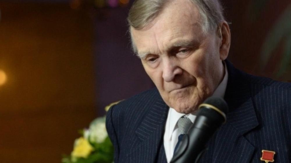 Писатель-фронтовик Юрий Бондарев: "Много сейчас шума и треска вокруг нашей Победы"