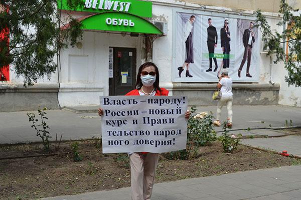 «Работу! Зарплату!». Коммунисты Калмыкии провели одиночные пикеты