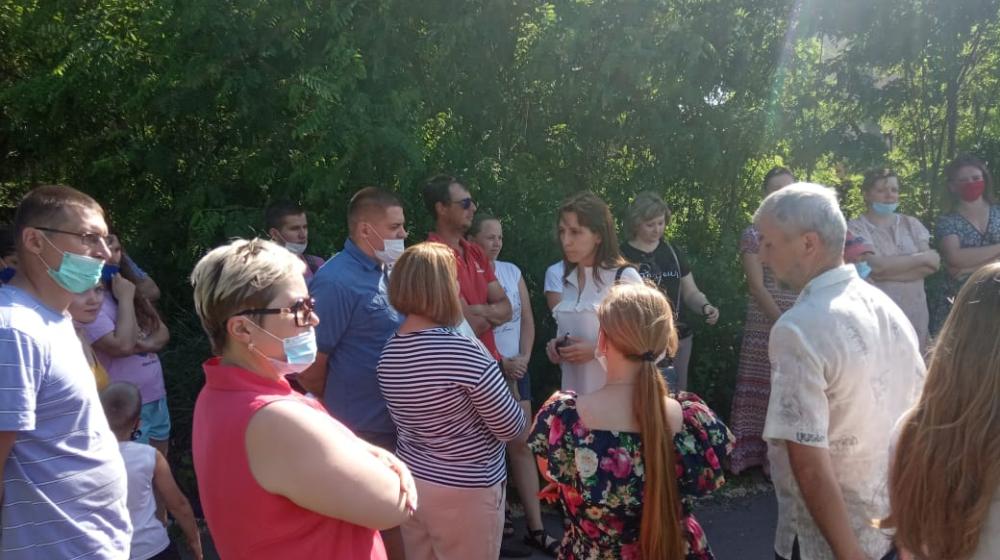 В поселке Разумное Белгородского района депутаты-коммунисты вместе с жителями добиваются решения проблемы отсутствия водоснабжения