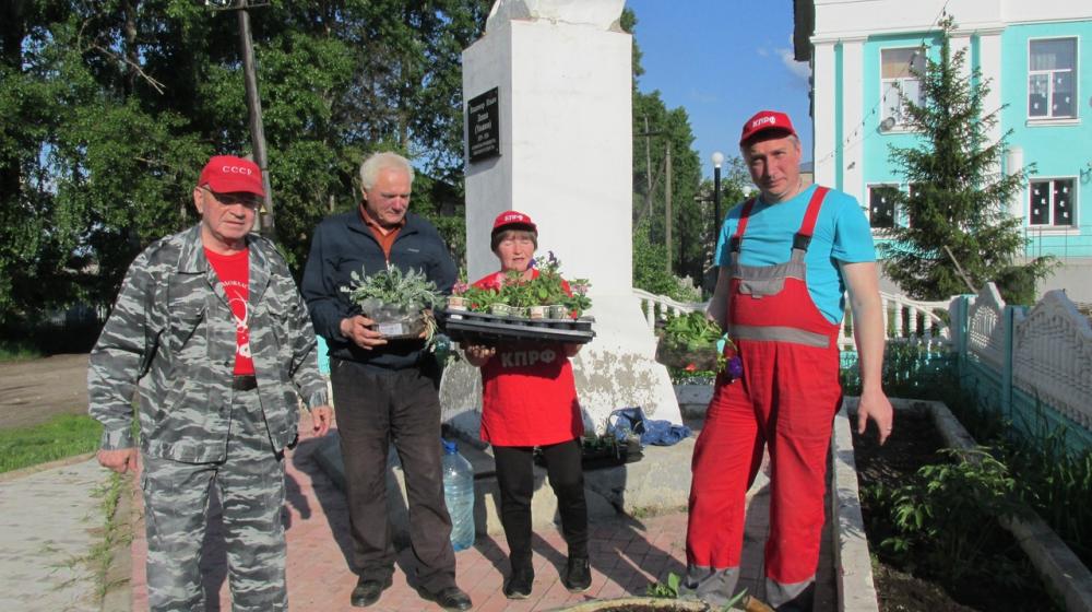 Кировская область. Коммунисты организовали субботник в городе Орлов