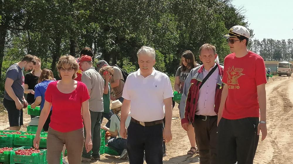 Народ помогает «Совхозу имени В.И. Ленина»