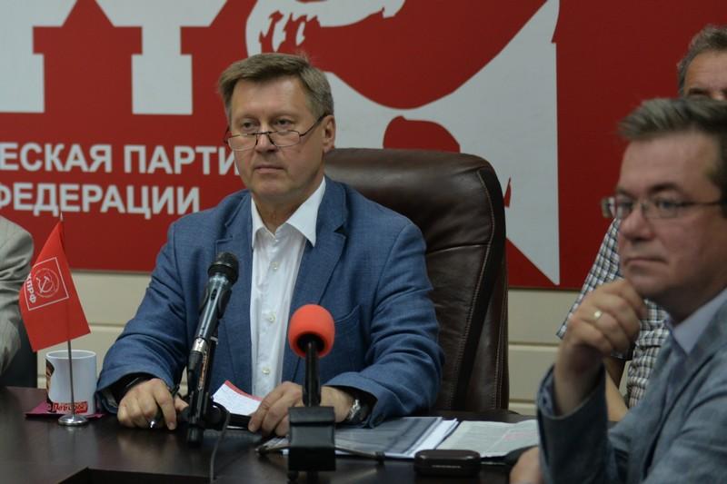 Анатолий Локоть: Мы живем в новых реалиях, партия должна действовать быстро и динамично