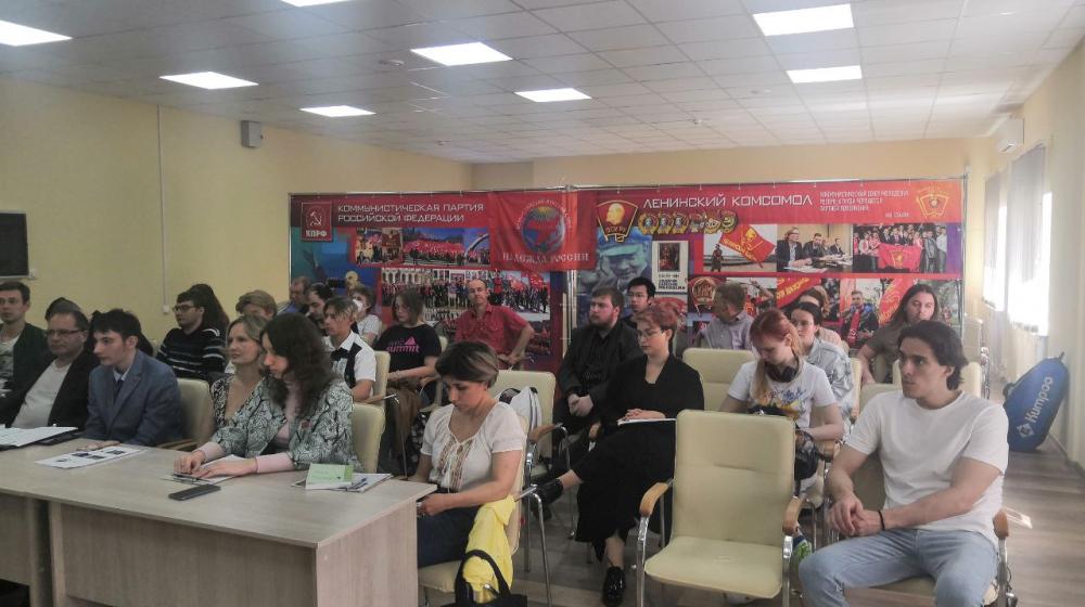 Комсомольцы и коммунисты Ленинграда провели круглый стол, посвященный борьбе за права женщин