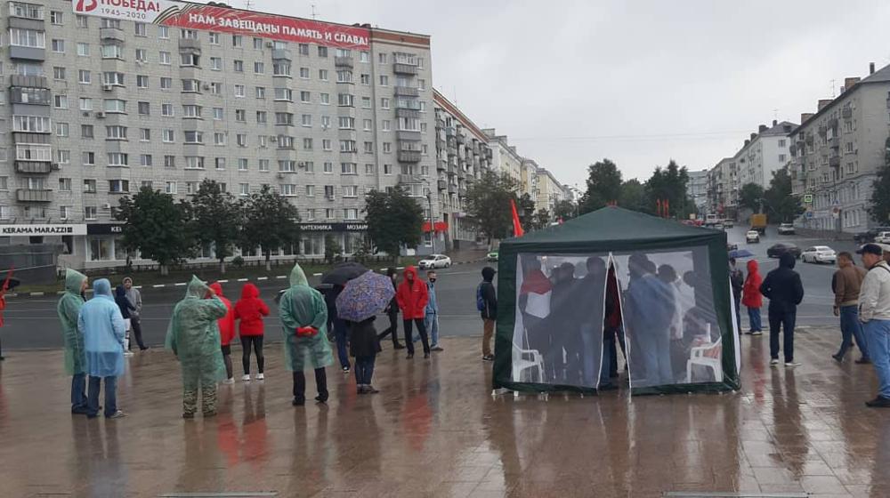 Ульяновск. В ответ на снятие кандидатов КПРФ А.В. Куринный объявил бессрочную акцию