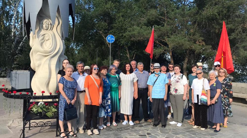Коммунисты Волгоградской области почтили память жертв бомбежки Сталинграда