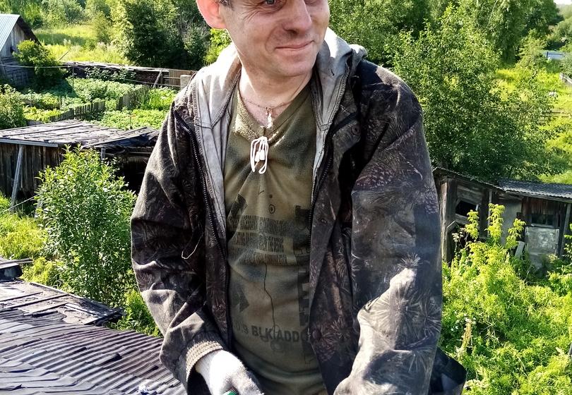 Кировская область. Орловские коммунисты отремонтировали крышу дома пожилой одинокой женщине