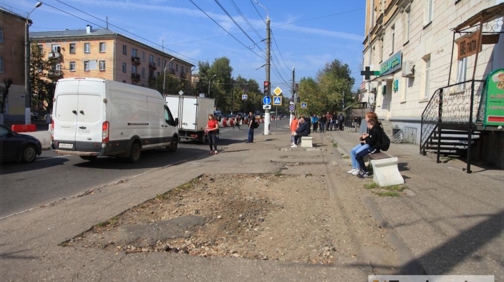 Тверь. Местные власти пообещали отремонтировать тротуар на проспекте Победы