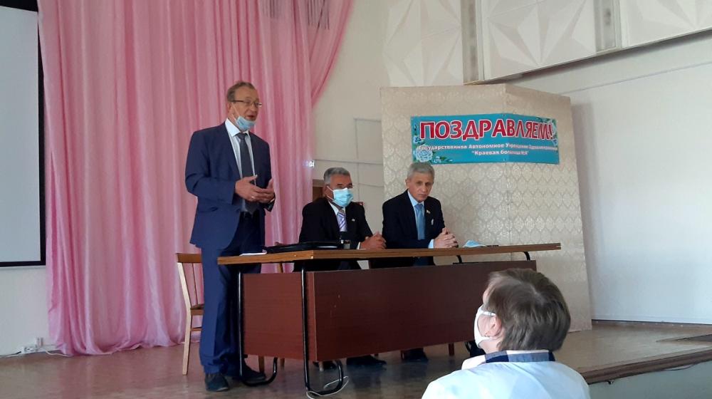 Медики в Забайкалье пожаловались депутату В.Г. Позднякову на мизерные выплаты за работу в условиях пандемии
