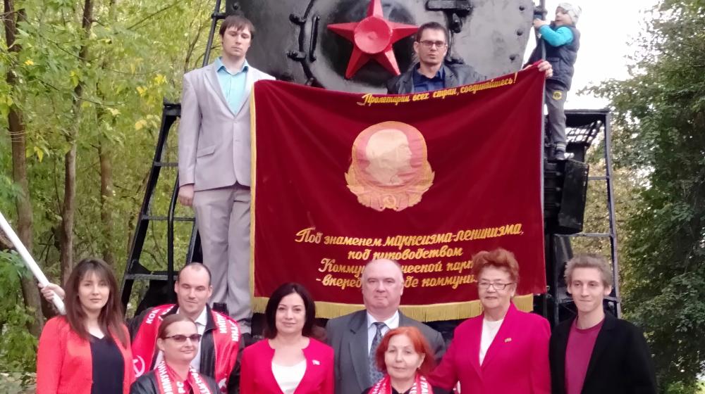 В Калуге прошла торжественная церемония вручения партийных билетов