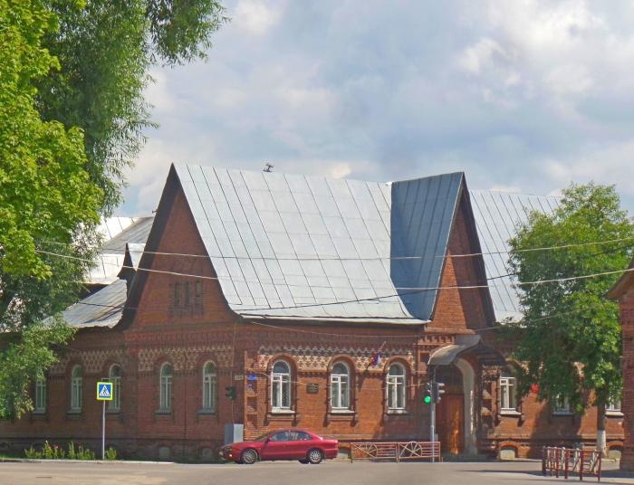 Владимирская область. Судьбу установленных за счет родителей окон в Гусевском гороно решит суд
