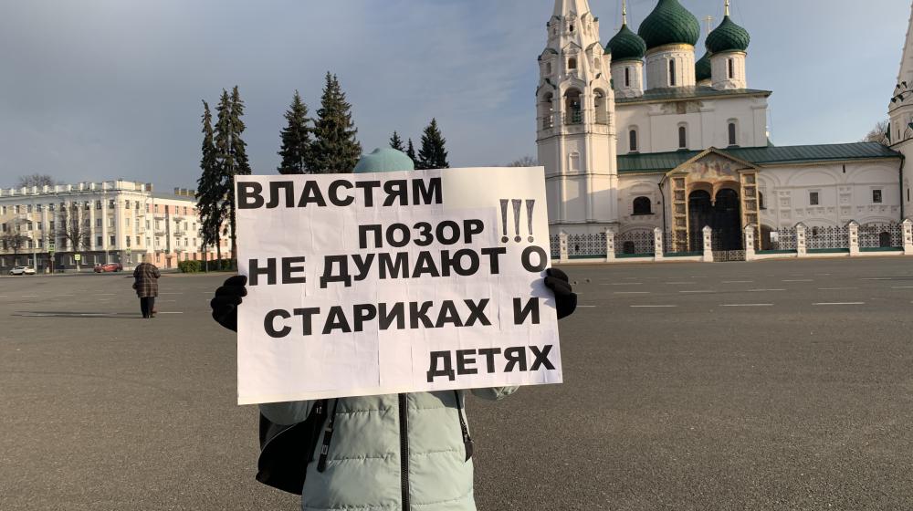 Поддержать жителей разрушенного дома на улице Батова вышел руководитель фракции КПРФ в Ярославской областной Думе А.В. Воробьев
