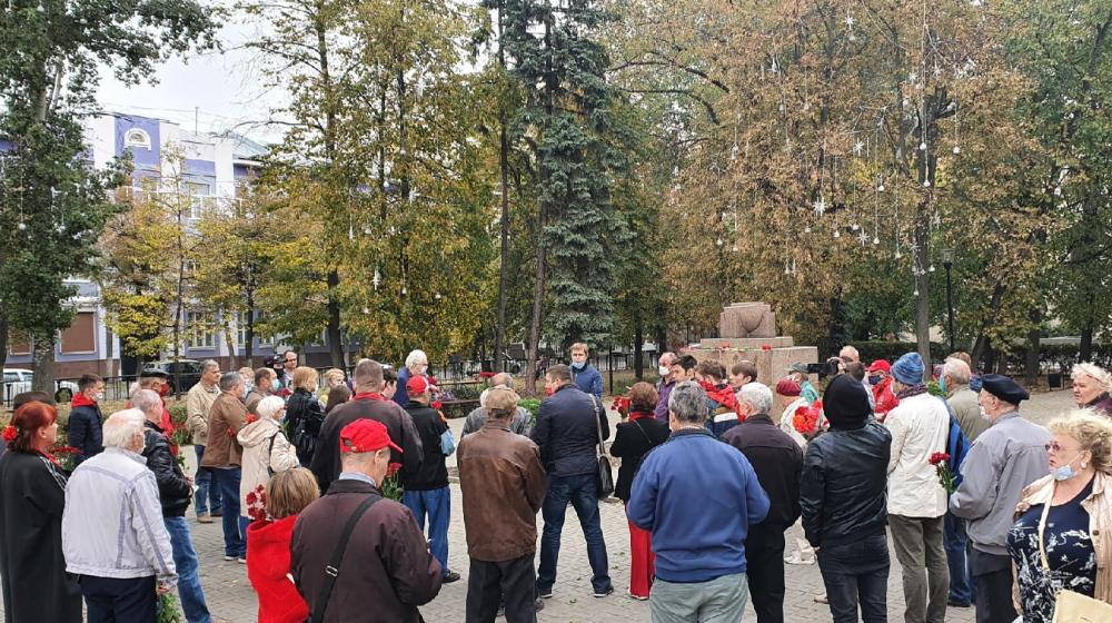 В Воронеже почтили память защитников Советской власти в октябре 1993-го
