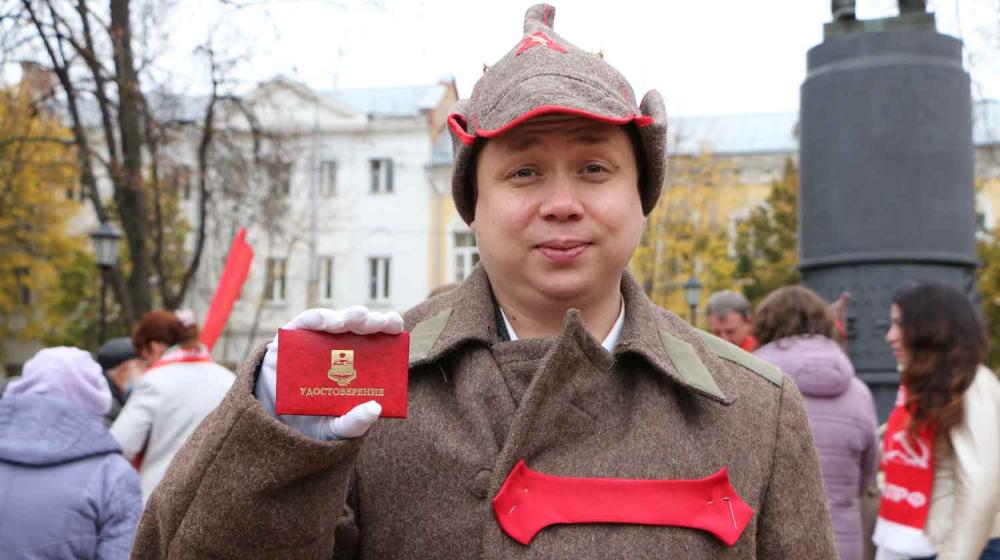 Калужские коммунисты провели автопробег  в честь дня рождения ВЛКСМ