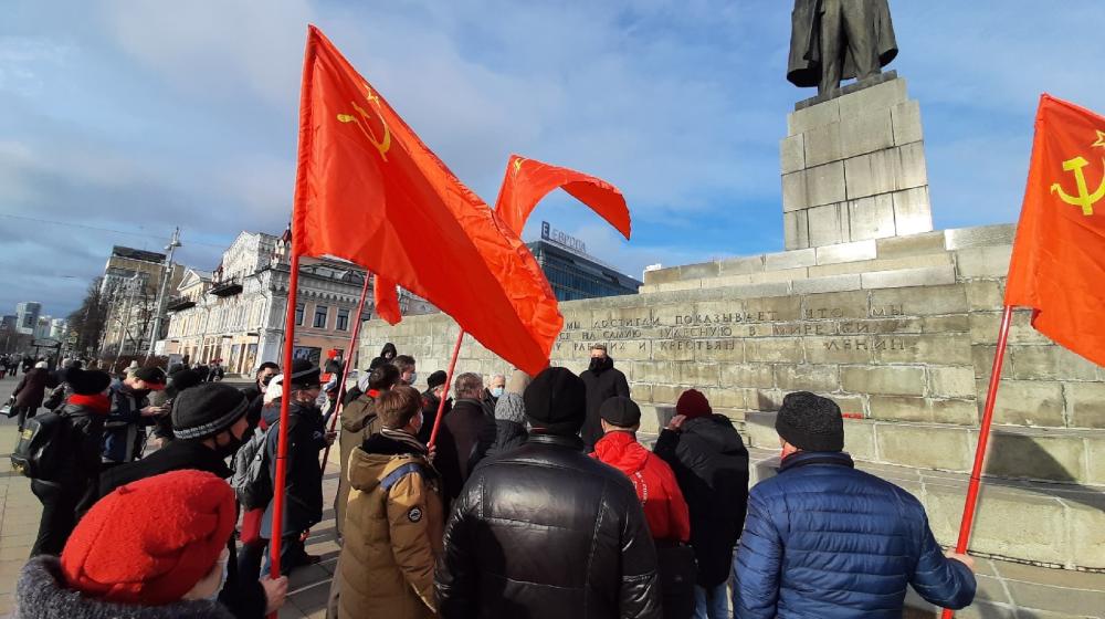 Свердловские коммунисты отметили 103 годовщину Великой Октябрьской социалистической революции