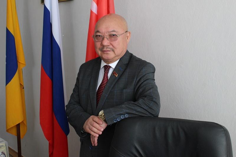 Поздравление первого секретаря Калмыцкого рескома партии Николая Нурова со 100-летием Автономии калмыцкого народа
