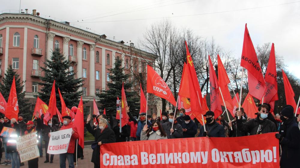 Под красными флагами КПРФ: праздничное шествие и митинг в Ярославле