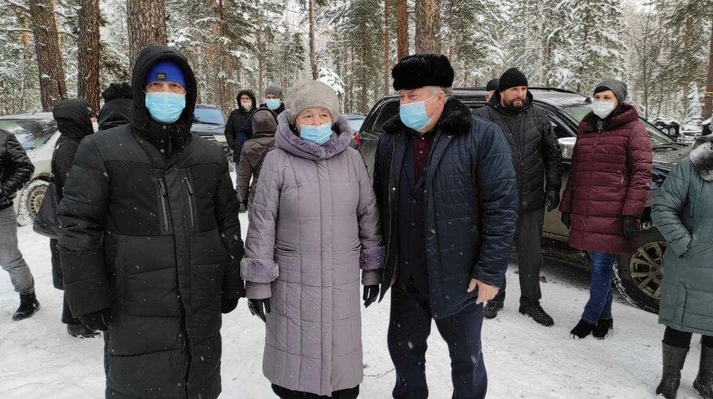«И в радости, и в горе». Тюменская делегация приняла участие в похоронах Василия Александровича Кислицина