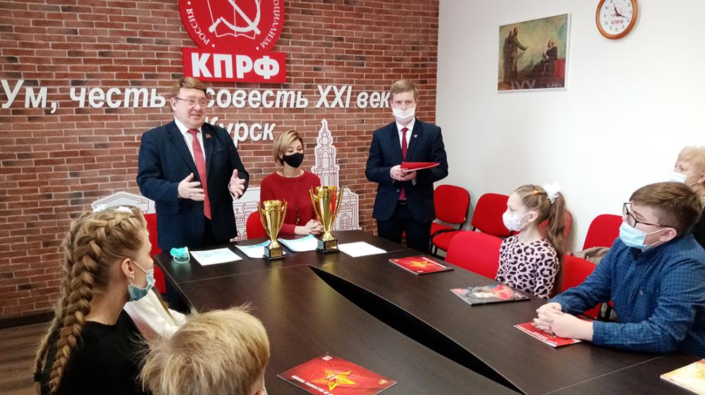 Курская область. Н.Н. Иванов провел церемонию награждения лауреатов VII  Всероссийского фестиваля-конкурса детского и юношеского творчества «Земля талантов»