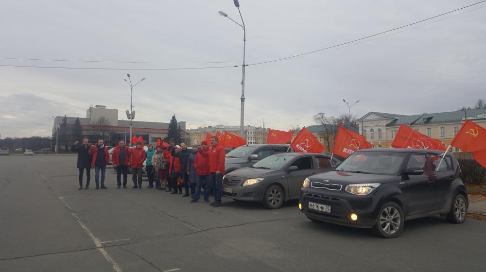 Красная колонна проехала по Карелии