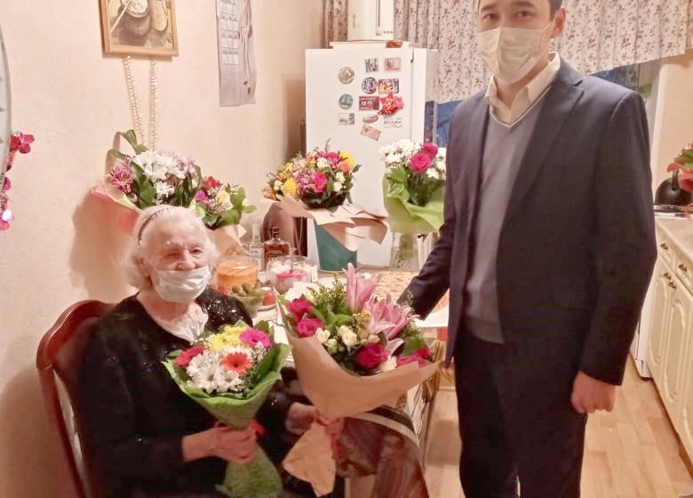 Республика Якутия. Коммунисты поздравили с днем рождения 97-летнюю участницу Великой Отечественной войны