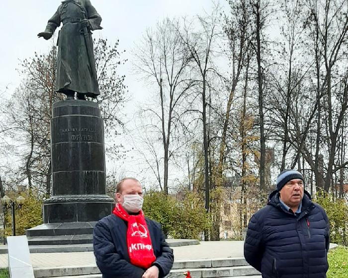 Иваново. Цветы революционеру и первому «красному» губернатору