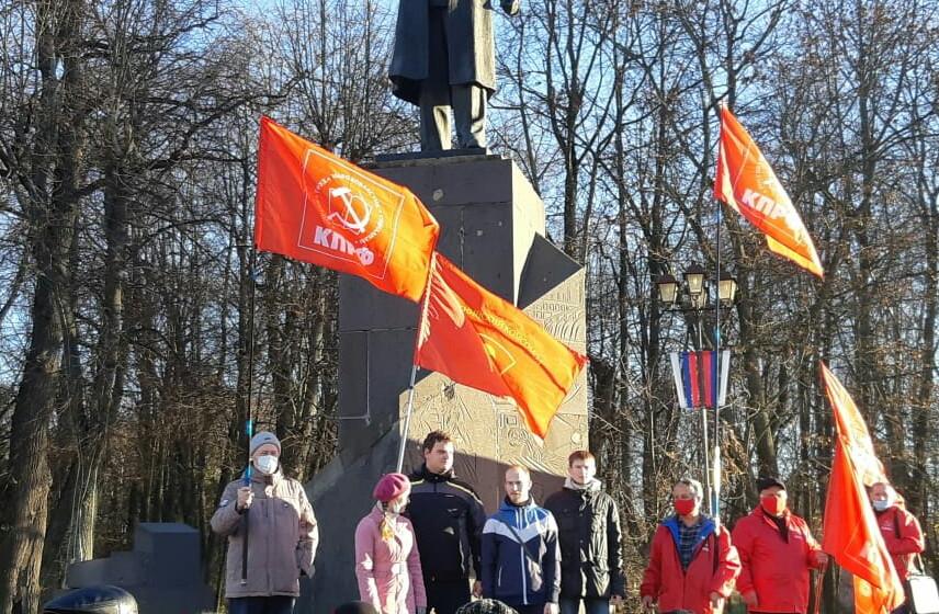 Коммунисты Новгородской области празднуют 103-ю годовщину Великого Октября