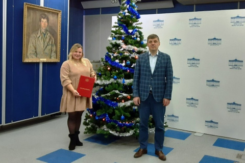 Тюменская область. Депутат Иван Левченко вручил награды жителям региона