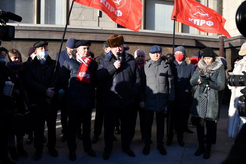 "Нет дистанту!". Встреча депутатов фракции КПРФ с избирателями