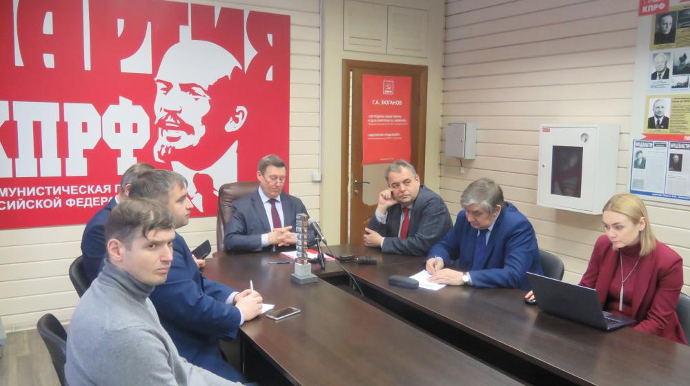 Мэр Новосибирска Анатолий Локоть рассказал коммунистам об итогах года