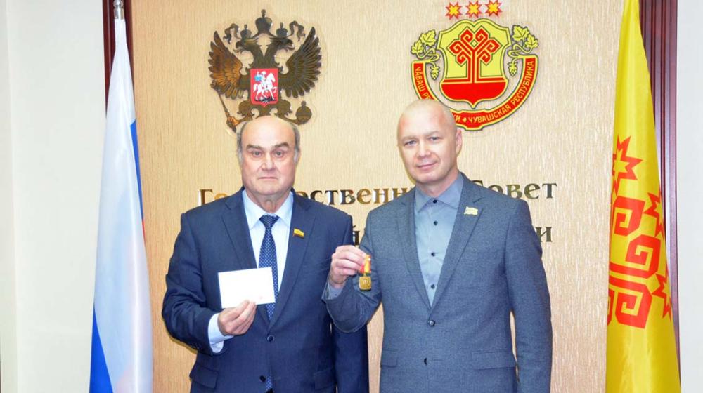 Сыну Валентина Шурчанова передали награду отца