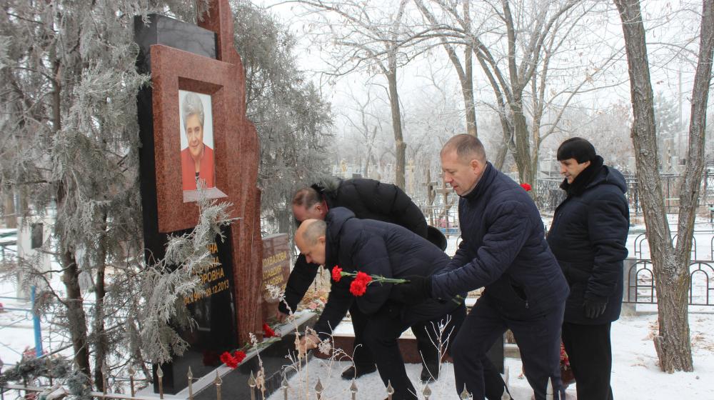 Сталинградские коммунисты почтили память депутата Госдумы Алевтины Апариной