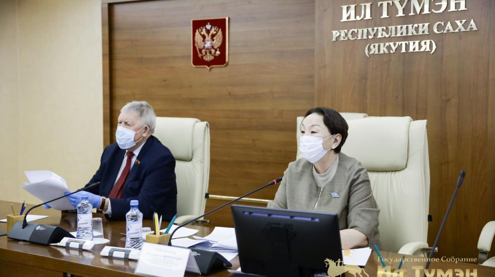 Республика Якутия. В Ил Тумэне предложили компенсировать детям войны расходы на протезирование зубов