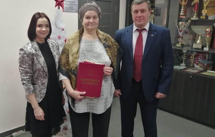 Липецкая область. Депутаты КПРФ оказывают содействие пенсионерам в получении звания «Ветеран труда»