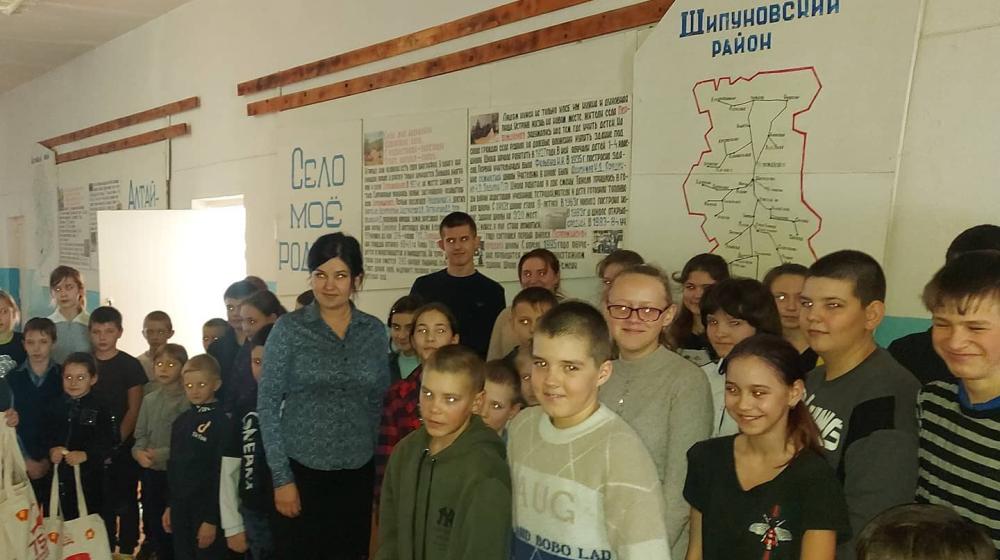 Алтайский край. Мария Прусакова вручила призы школьникам Шипуновского района
