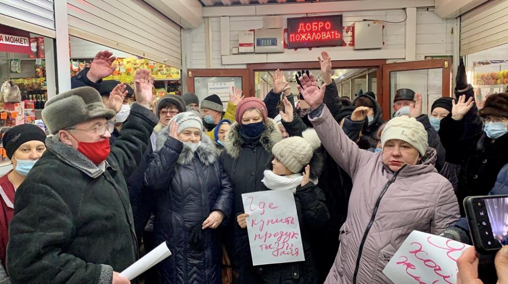 Лидер ярославских коммунистов Александр Воробьев вместе с брагинцами борется за сохранение торгового комплекса