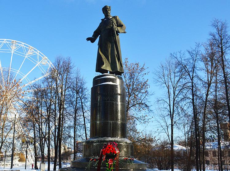 Коммунисты города Иваново провели митинг, посвященный 136-й годовщине со дня рождения М.В. Фрунзе