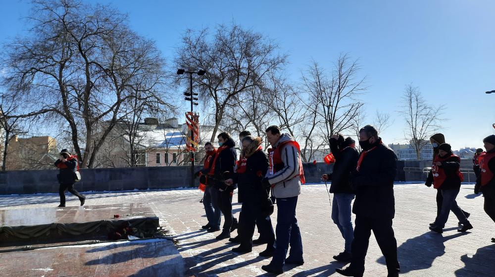 Воронежские коммунисты и их сторонники провели акцию в честь 103-й годовщины создания Красной Армии и Военно-морского флота