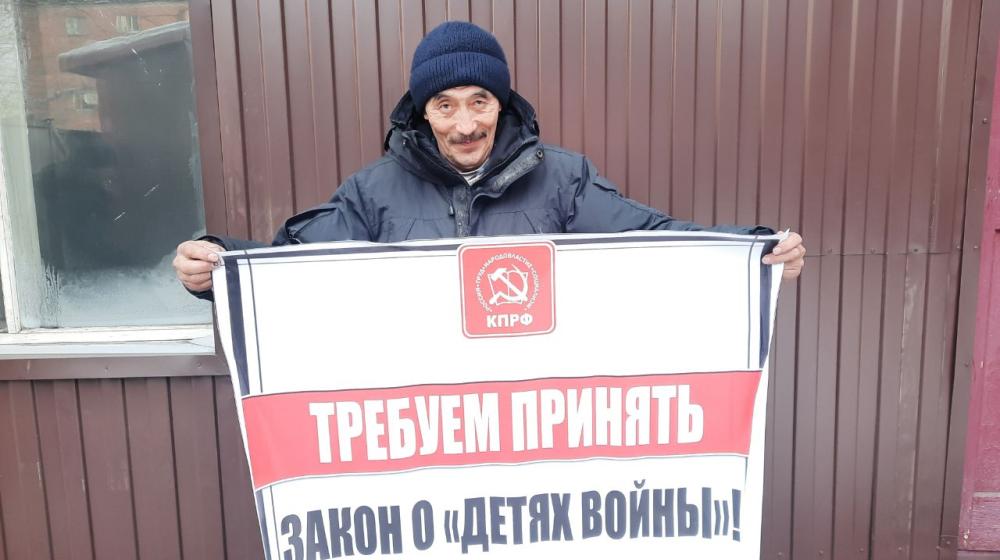 Республика Тува. В Кызыле прошёл флешмоб КПРФ «Ударим солидарным протестом против беззакония!»