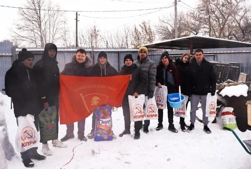 Самарские комсомольцы помогают приюту для животных