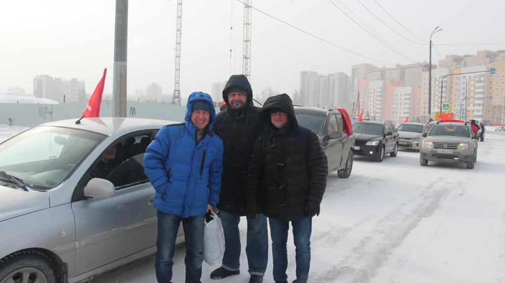 Челябинские коммунисты провели автопробег в честь Дня Советской Армии и Военно-Морского Флота