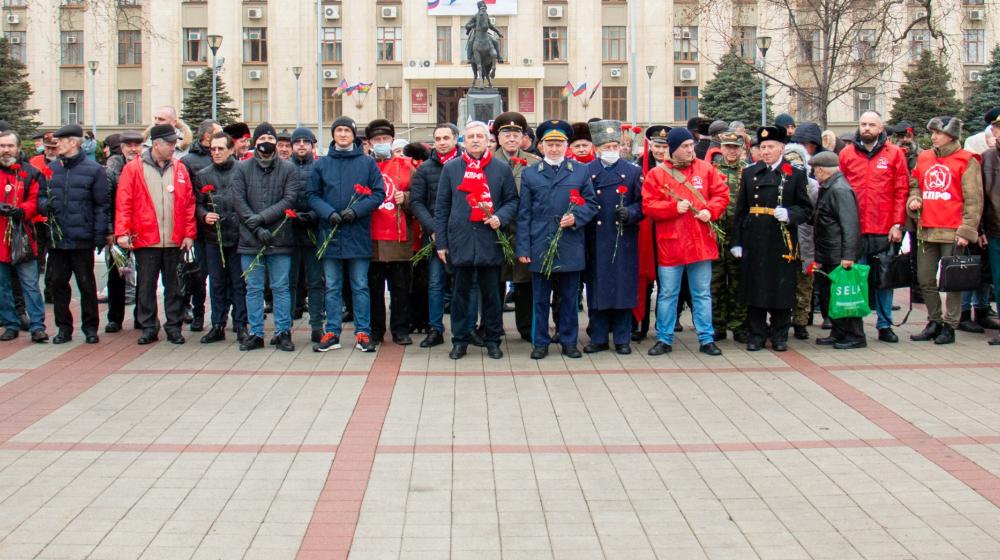 Краснодарский край. Активисты КПРФ и других лево-патриотических организаций отметили День рождения Красной Армии и Военно-морского флота