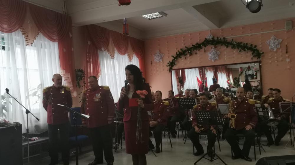 Депутат Городской Думы города Калуги от КПРФ Марина Костина поздравила калужан с Днём Советской Армии и Военно-Морского Флота