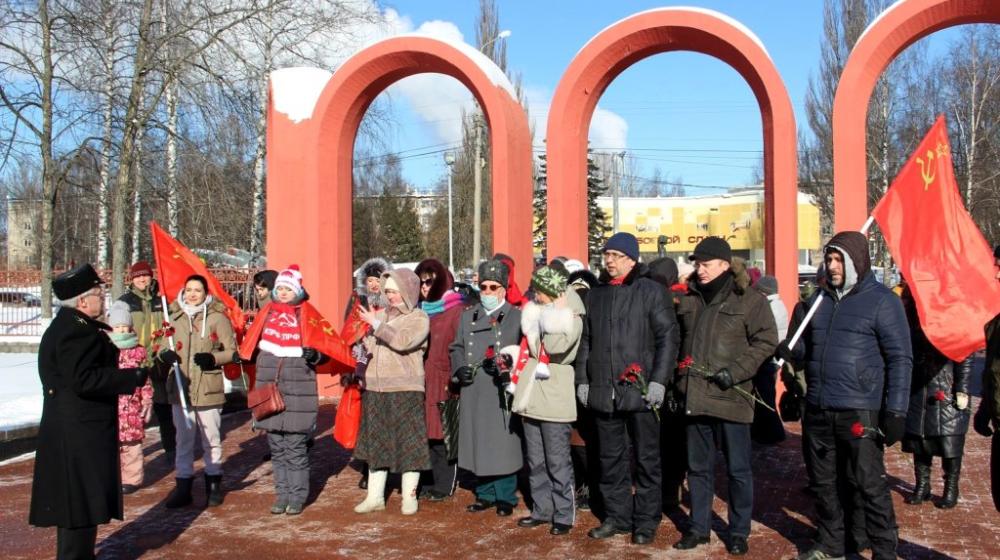 Ярославская область: Несмотря на угрозы правоохранителей и мороз ярославцы 23 февраля собрались на площади Труда