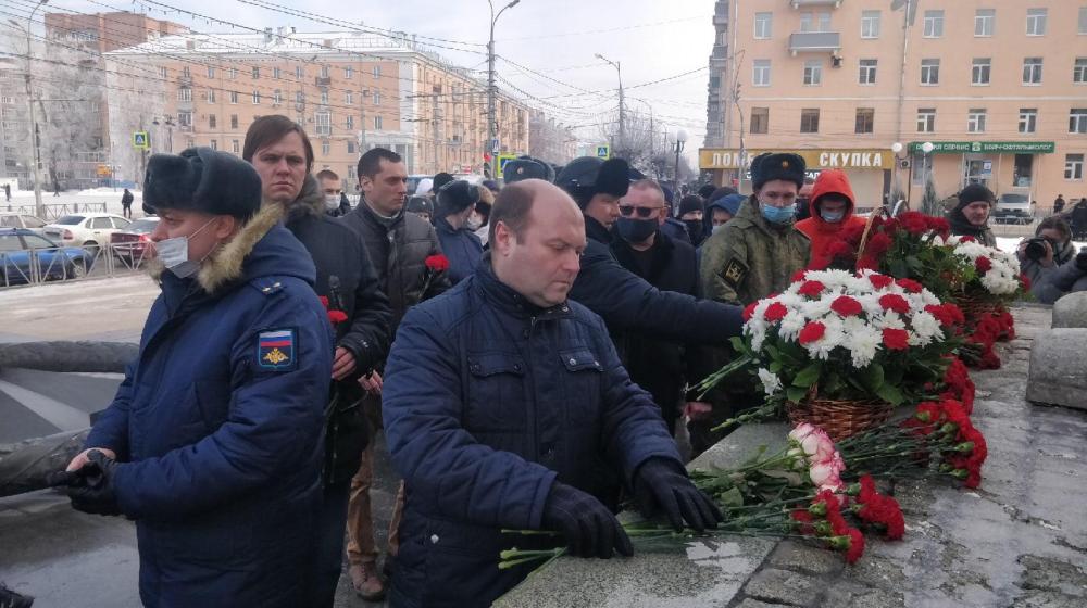 В Рязани в честь 78-й годовщины победы в Сталинградской битве состоялось возложение цветов к монументу Победы