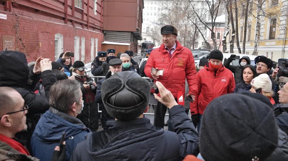 «Коммерсантъ»: КПРФ оспаривает отказ допустить ее представителей во все столичные территориальные комиссии