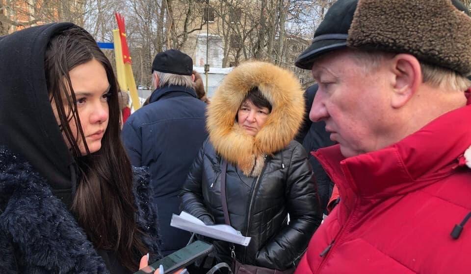 Машину руководителя Фракции КПРФ в Мосгордуме блокировали четыре автомобиля полиции и ГИБДД