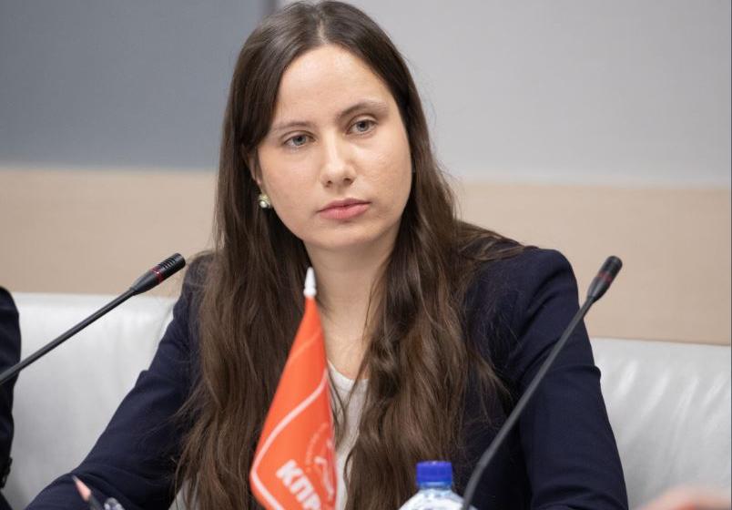 Москва. «Народная приемная» КПРФ в ВАО. Депутат МГД Елена Янчук за год отправила около тысячи запросов в интересах жителей