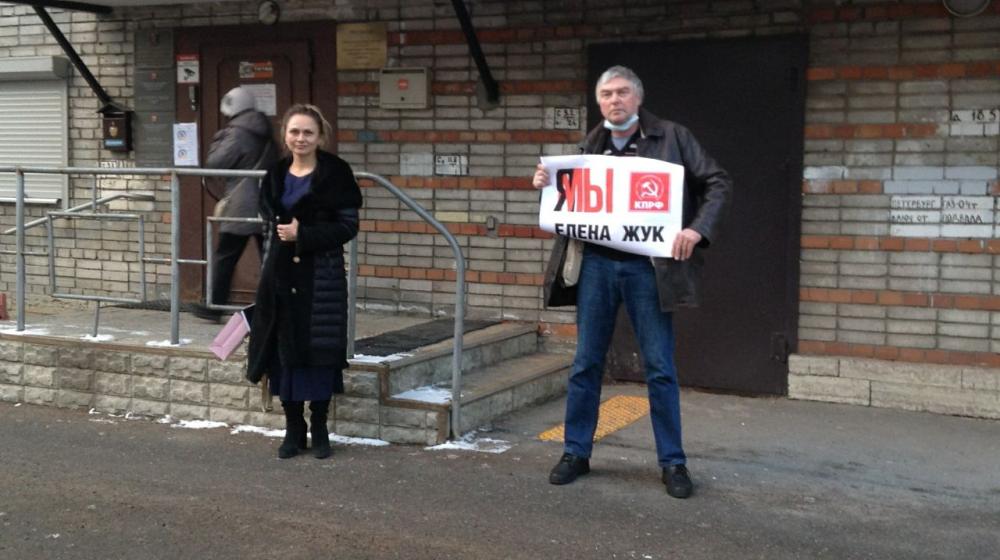 Муниципальный совет в Петербурге отказался лишать депутата-коммуниста мандата