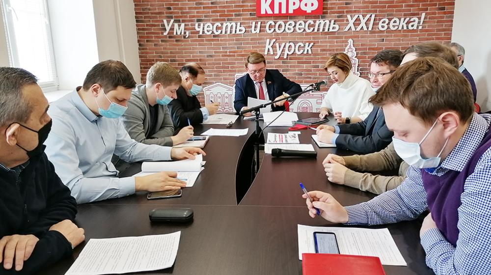 Курская область. Н.Н. Иванов провел совещание с партактивом и занятие в партшколе